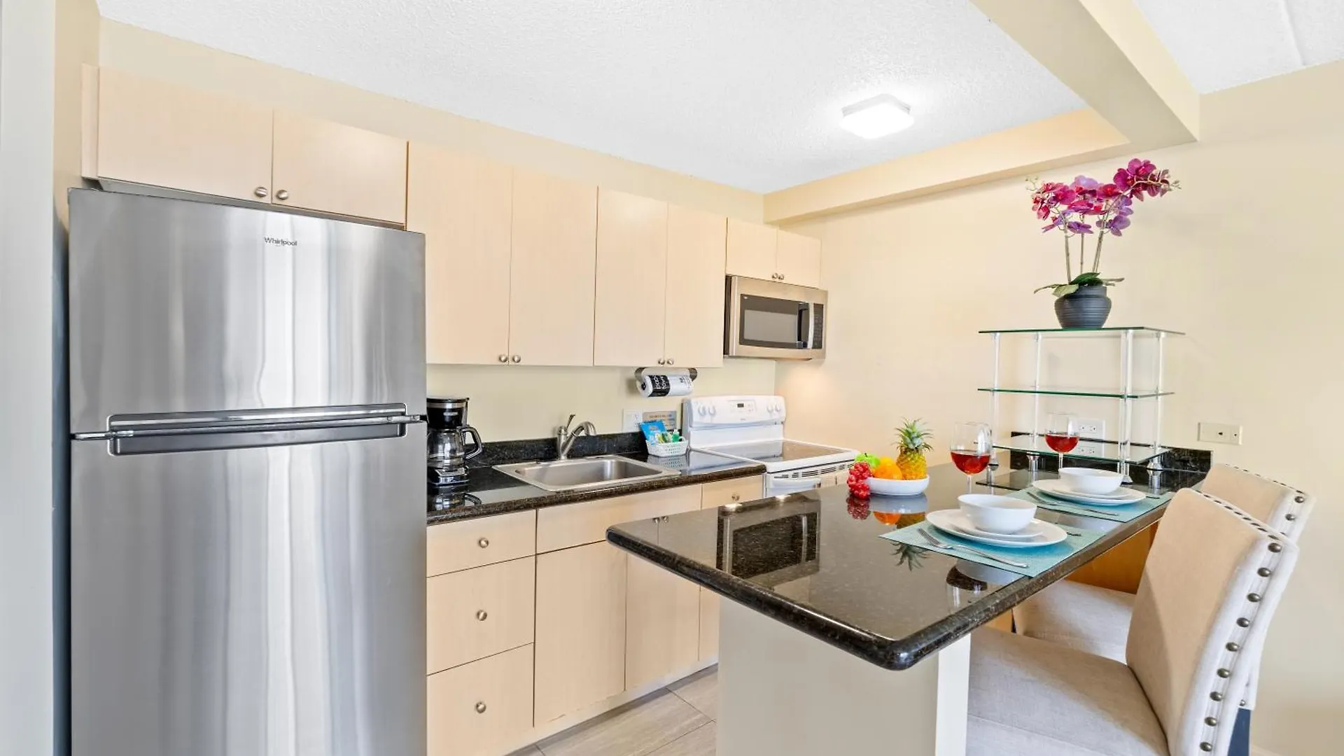 Diamond Head View Close To Waikiki Beach With Parking Honolulu Apartment